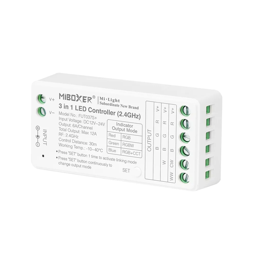 3 i 1 Controller fra Miboxer, som både kan indstilles til RGB, RGBW og RGB+CCT. Den kan styres med en, eller flere af Miboxers mange fysiske betjeningsmuligheder. Controlleren kan klare op til et samlet forbrug på 12A og virker med både 12V og 24V LED lyskilder.