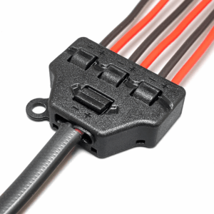 Universal 3-fordeler terminal til lavvolt installationer på maks 50 volt, 9 ampere.
