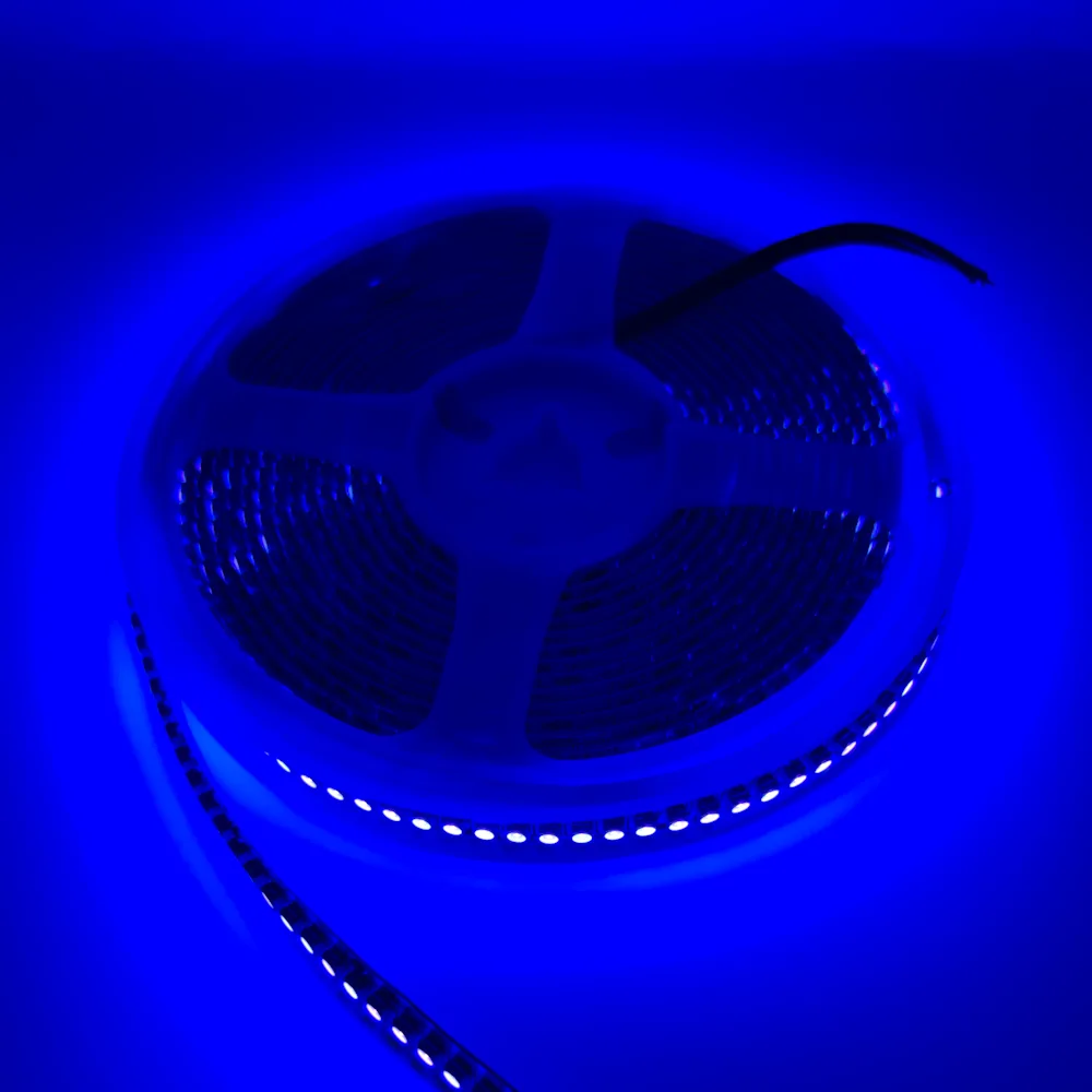Kraftigt og professionelt UV LED strip med en bølgelængde på 395-405nm. Det er det perfekte valg til bakteriebekæmpelse, hærdning af lim og kemikalier, oplysning og eksponering af bakterier, blod, lakskader, m.fl.